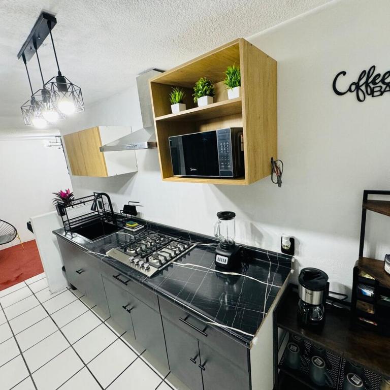 Departamento amplio y remodelado en Guadalajara - Apartamento de 3 dormitorios - 17
