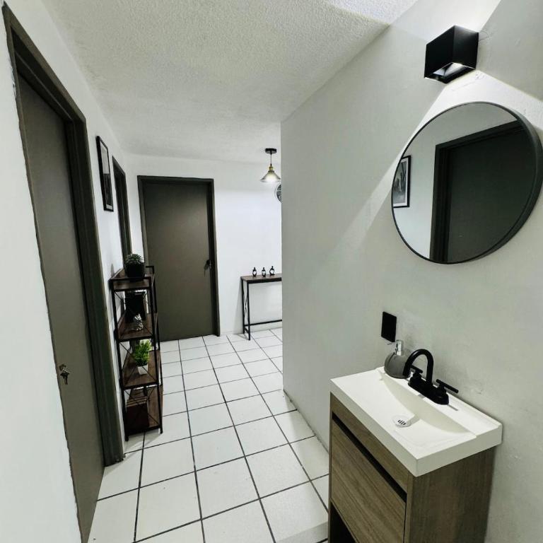 Departamento amplio y remodelado en Guadalajara - Apartamento de 3 dormitorios - 18