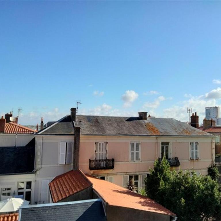 Appartement T2 - Accès Direct Plage, à 150m du Centre, Les Sables d'Olonne - FR-1-331-225 - Studio - 2