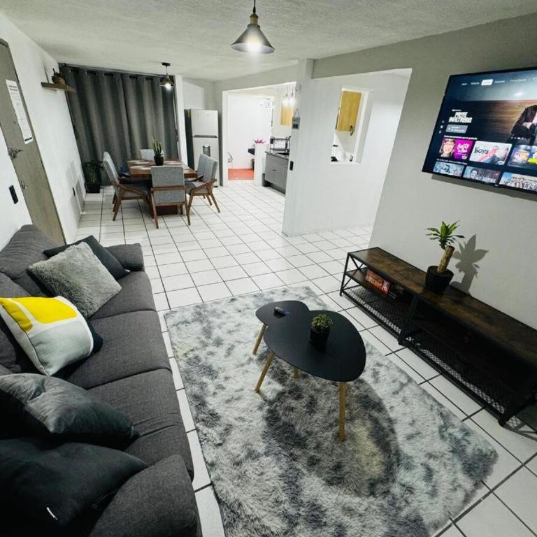Departamento amplio y remodelado en Guadalajara - Apartamento de 3 dormitorios - 2