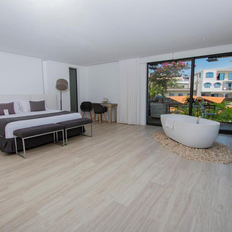 Golden Bay Galapagos - Suite with Sea View - 23