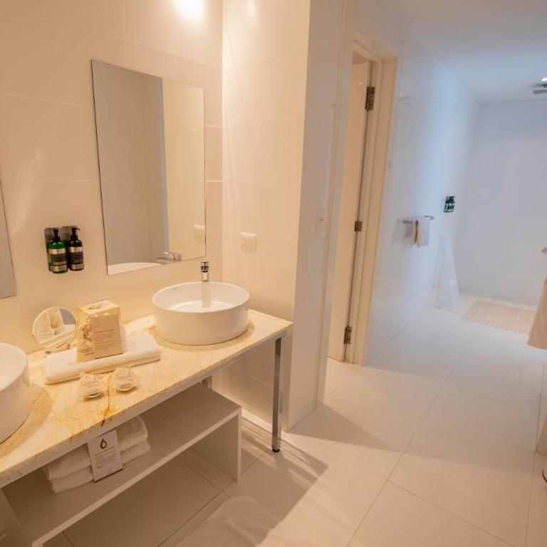 Golden Bay Galapagos - Twin Room with Balcony - 11