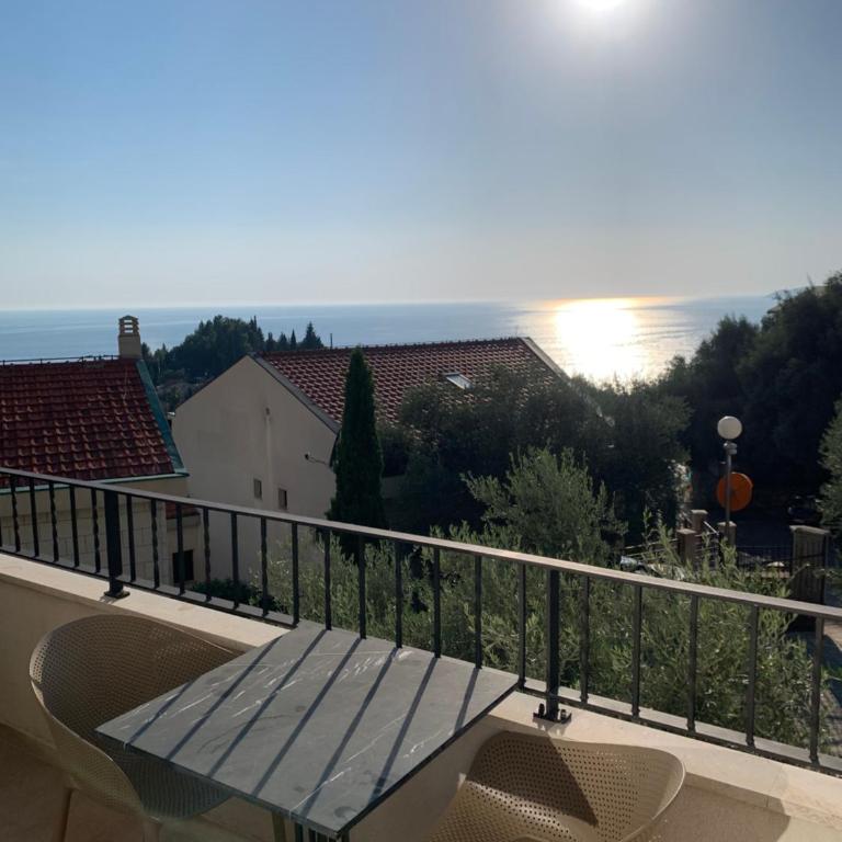 REZEVICI BOUTIQUE VILLA - Double Room with Balcony and Sea View - 12