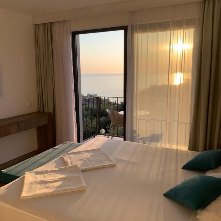 REZEVICI BOUTIQUE VILLA - Deluxe Double Room with Balcony and Sea View - 8