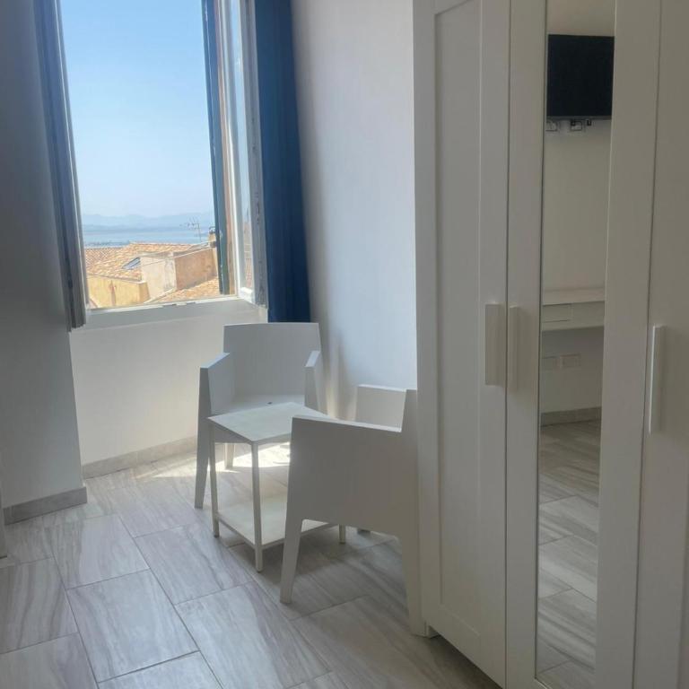 Suite Palazzo Siotto - Deluxe Double Room with Sea View - 3