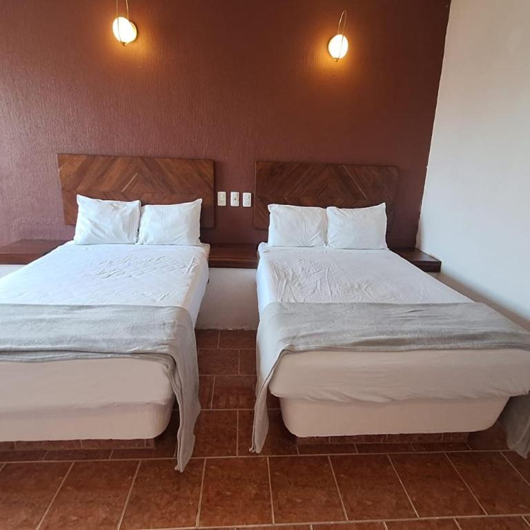 Capital O Hotel Rolovi Cancún - Standard Two Beds - 5