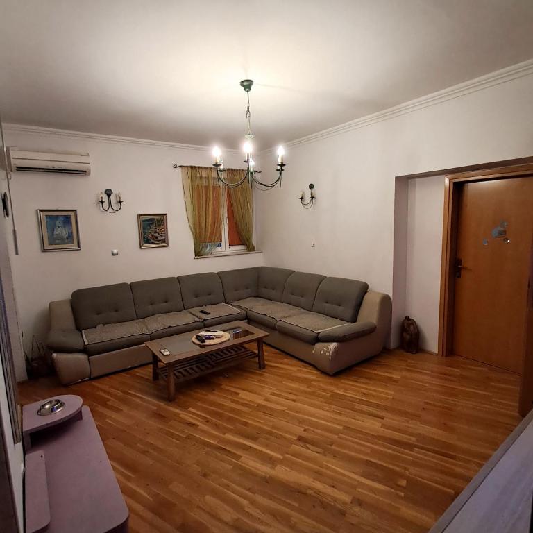 Le Pepina - Three-Bedroom Apartment with Balcony - 5