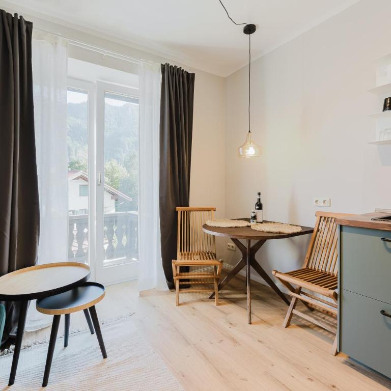 Ferienwohnungen an der Ammer - Apartment mit 1 Schlafzimmer, Balkon und Bergblick - 1