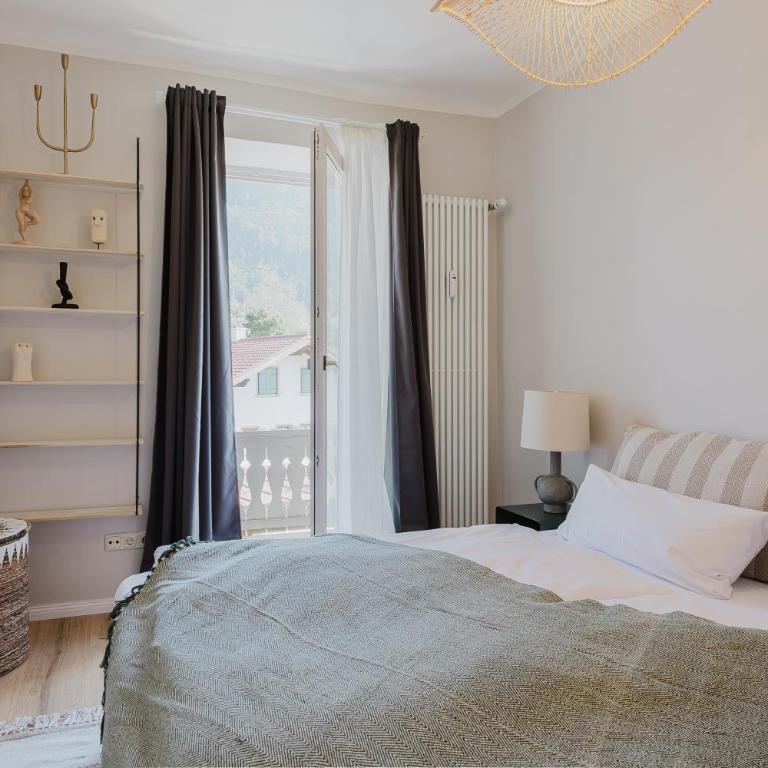 Ferienwohnungen an der Ammer - Apartment mit 1 Schlafzimmer, Balkon und Bergblick - 2
