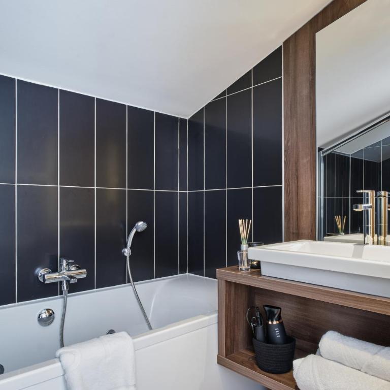 The Originals City, Hôtel Quai33, Saint-Etienne - Gare Chateaucreux - Suite Junior - 3