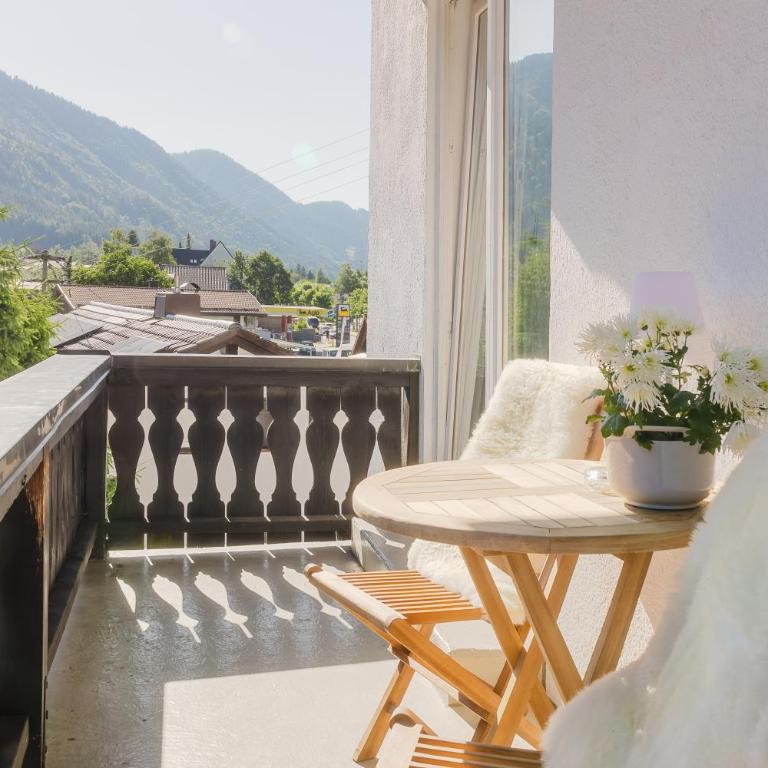 Ferienwohnungen an der Ammer - Apartment mit 1 Schlafzimmer, Balkon und Bergblick - 4