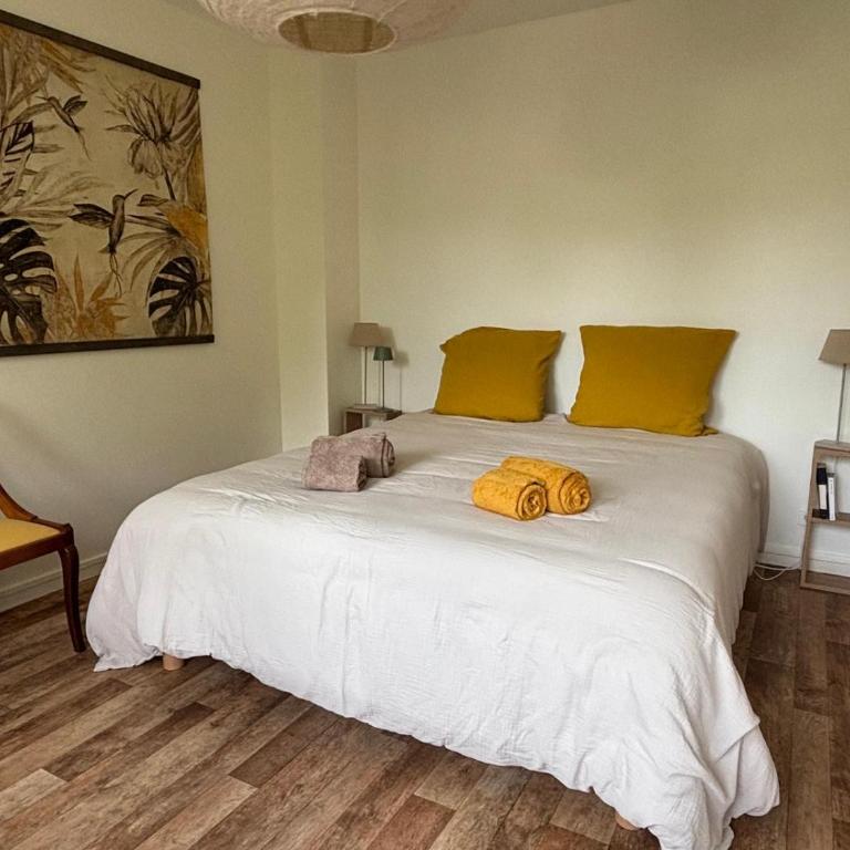 Maison quartier calme, proche plages, centre ville - Three-Bedroom House - 6
