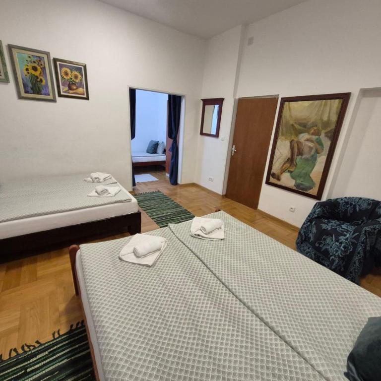 Authentic Belgrade Centre Apartment #5, Four bedrooms, One Full Bathroom, One Toilet - Four-Bedroom Apartment with Terrace - 2