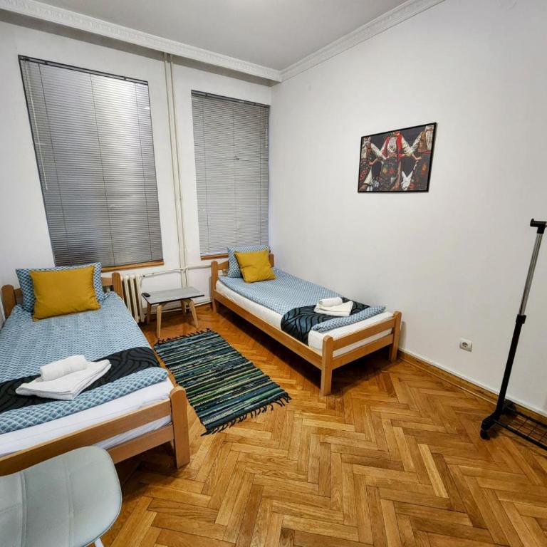 Authentic Belgrade Centre Apartment #5, Four bedrooms, One Full Bathroom, One Toilet - Four-Bedroom Apartment with Terrace - 2