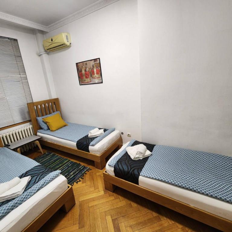 Authentic Belgrade Centre Apartment #5, Four bedrooms, One Full Bathroom, One Toilet - Four-Bedroom Apartment with Terrace - 3