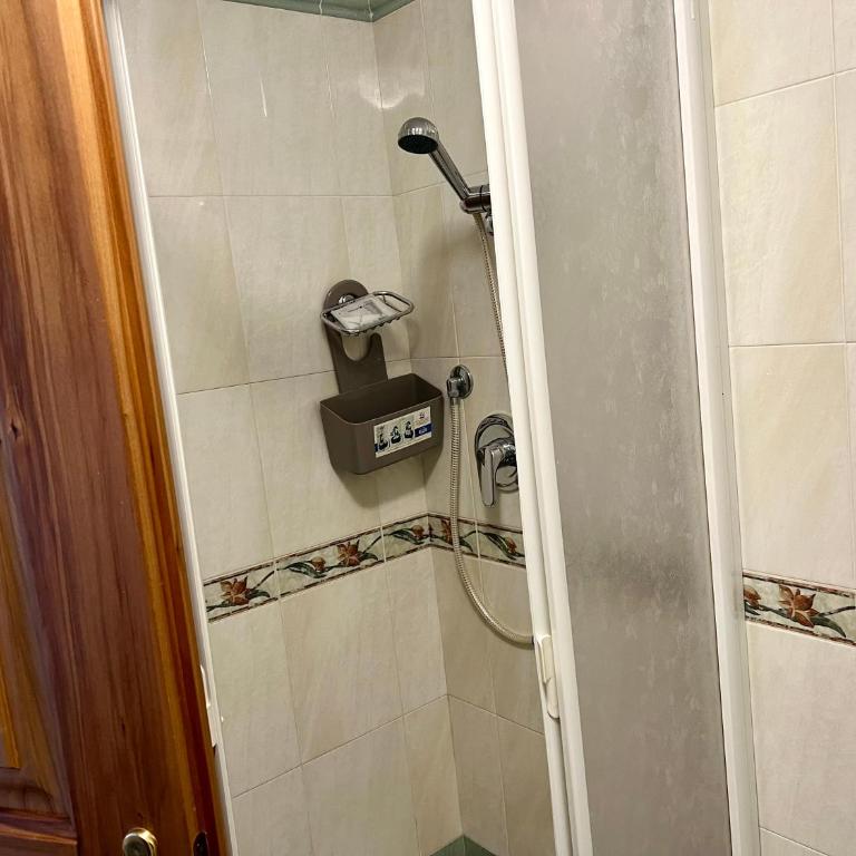 Affittacamere Buenavista Guest House - Camera Economy Doppia con Letti Singoli - 6
