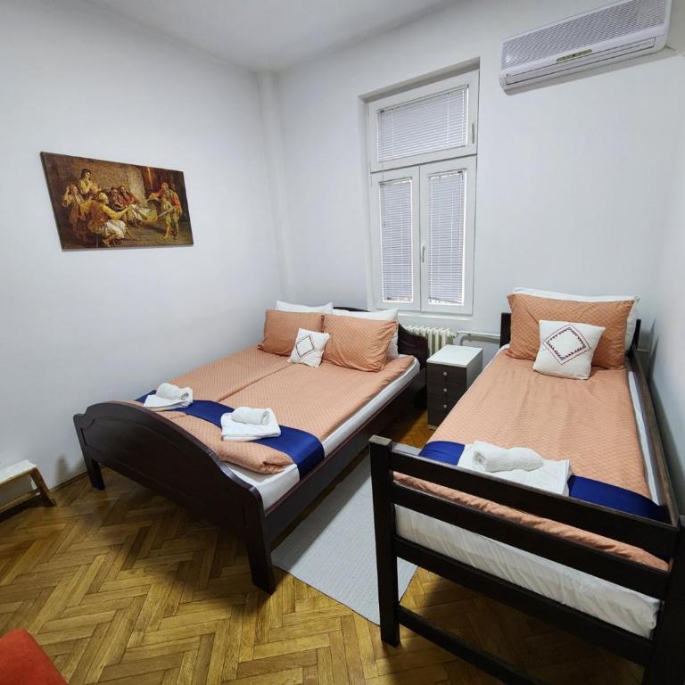 Authentic Belgrade Centre Apartment #5, Four bedrooms, One Full Bathroom, One Toilet - Three-Bedroom Apartment - 5