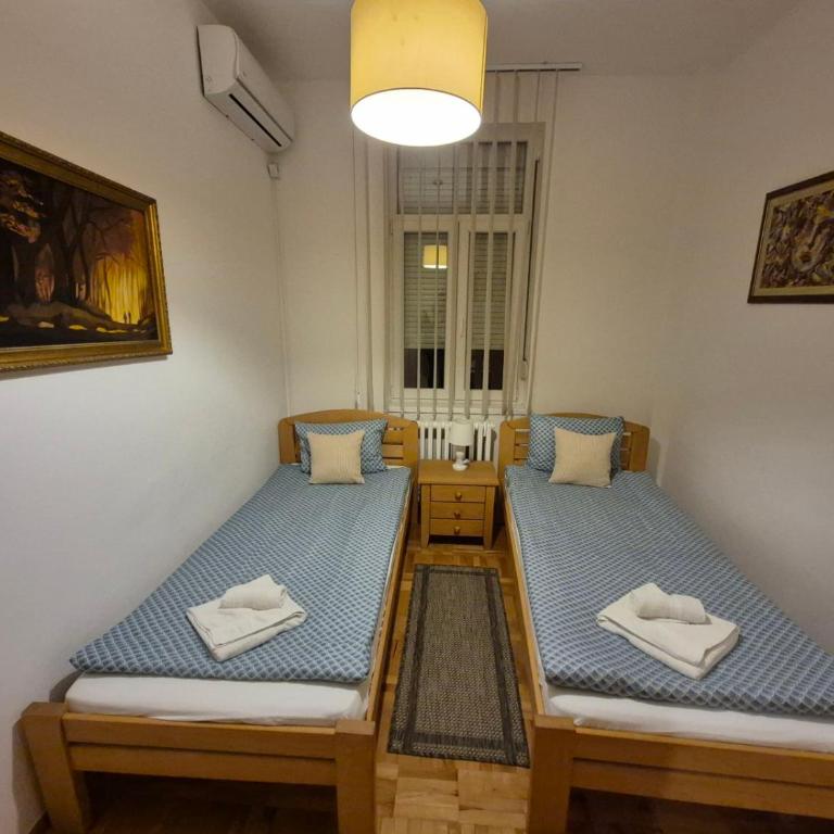 Authentic Belgrade Centre Apartment #5, Four bedrooms, One Full Bathroom, One Toilet - Four-Bedroom Apartment - 5