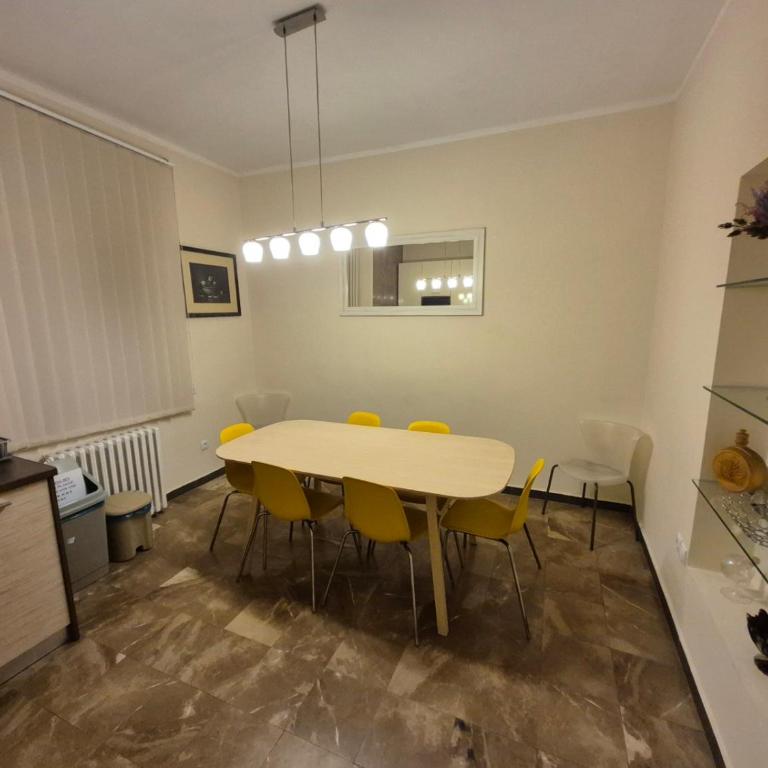 Authentic Belgrade Centre Apartment #5, Four bedrooms, One Full Bathroom, One Toilet - Four-Bedroom Apartment - 10