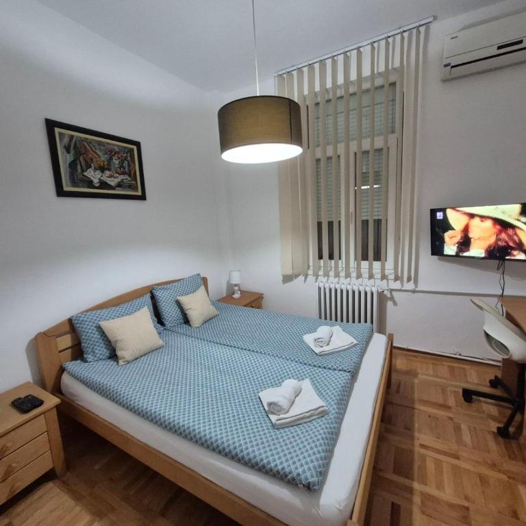 Authentic Belgrade Centre Apartment #5, Four bedrooms, One Full Bathroom, One Toilet - Four-Bedroom Apartment - 3