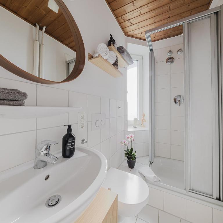 Ferienwohnungen an der Ammer - Apartment mit 1 Schlafzimmer, Balkon und Bergblick - 6