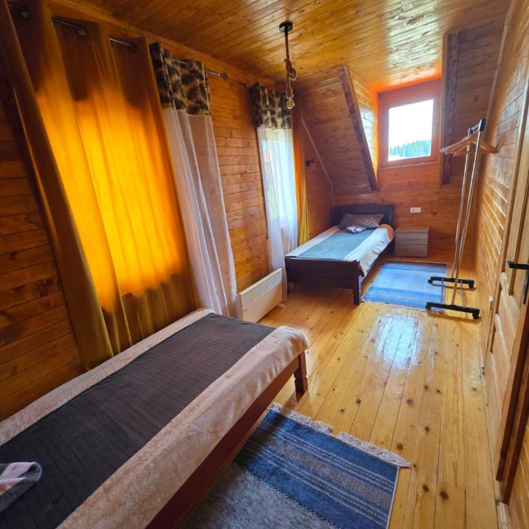 Monteglobal House - Three-Bedroom House - 12