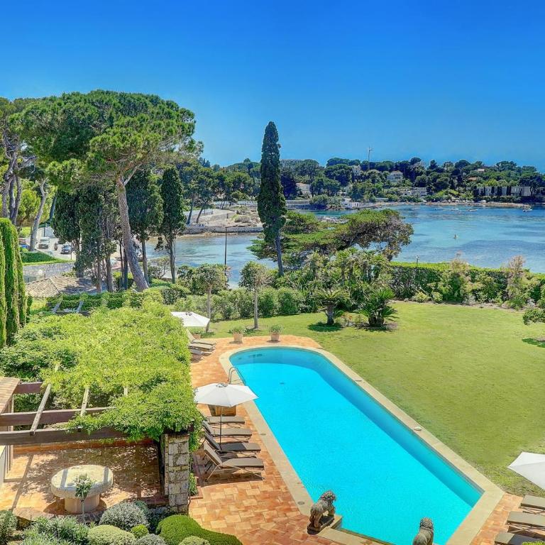 REF 137 - Cap d'Antibes seafront - Villa for rent - Villa - 1