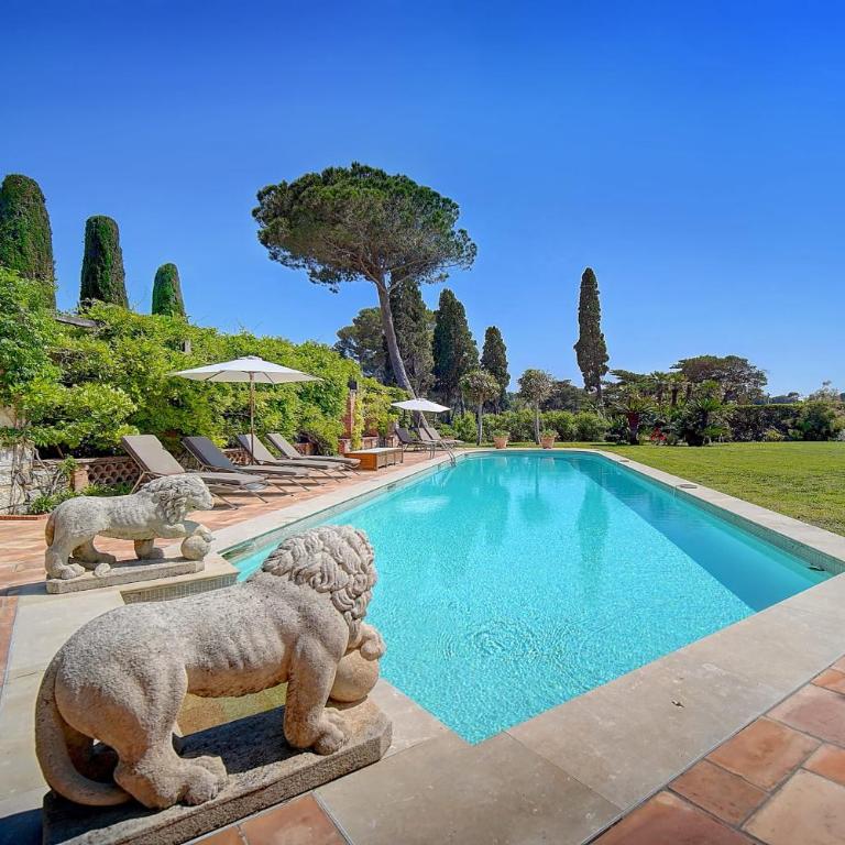 REF 137 - Cap d'Antibes seafront - Villa for rent - Villa - 3