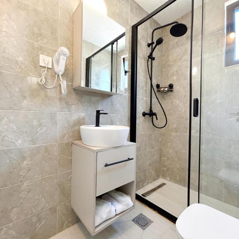 The House Rooms - Family Suite - 20