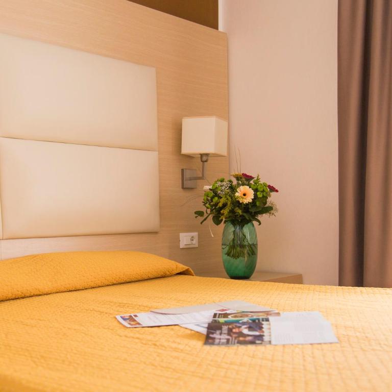 Hotel Regina - Camera Matrimoniale Standard - 8