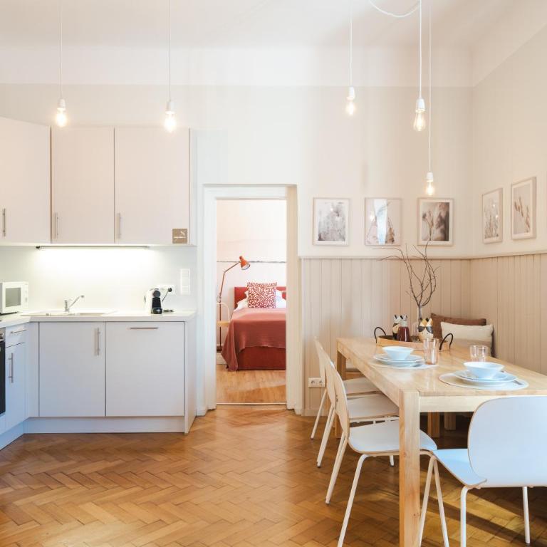 Red Flat by GrazRentals Family Friendly with Kids Bed & Free Parking - Apartment mit 1 Schlafzimmer - 2