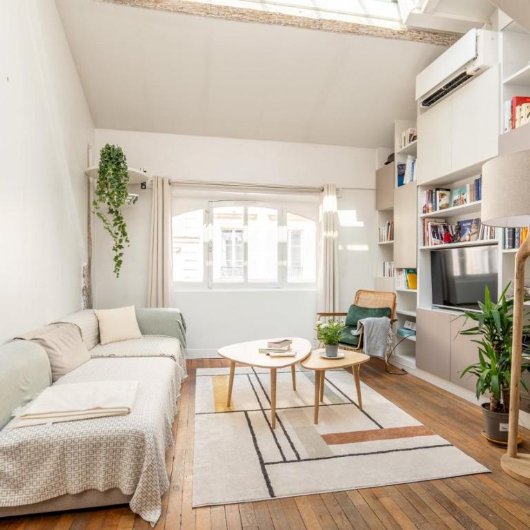 Bright and Chic Duplex with AC, Heart of Paris 9th - Duplex Apartment - 10
