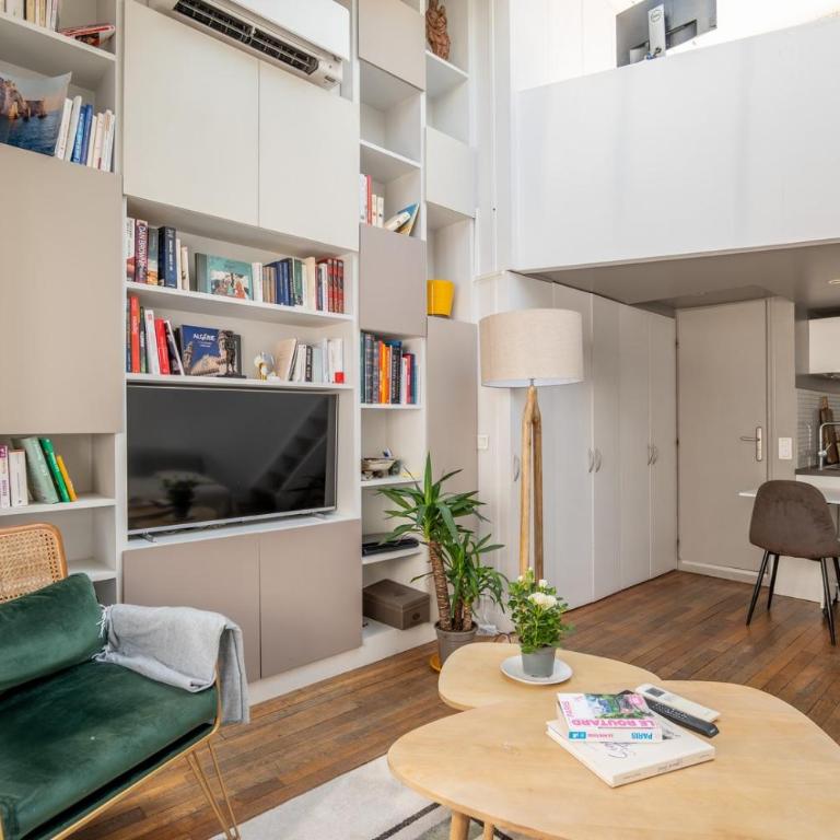 Bright and Chic Duplex with AC, Heart of Paris 9th - Duplex Apartment - 8