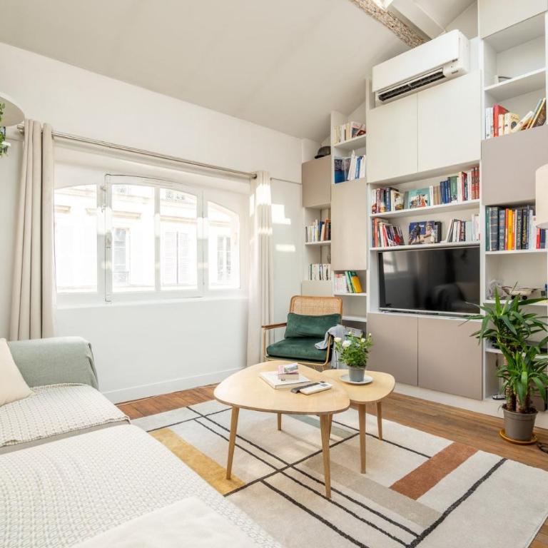Bright and Chic Duplex with AC, Heart of Paris 9th - Duplex Apartment - 11