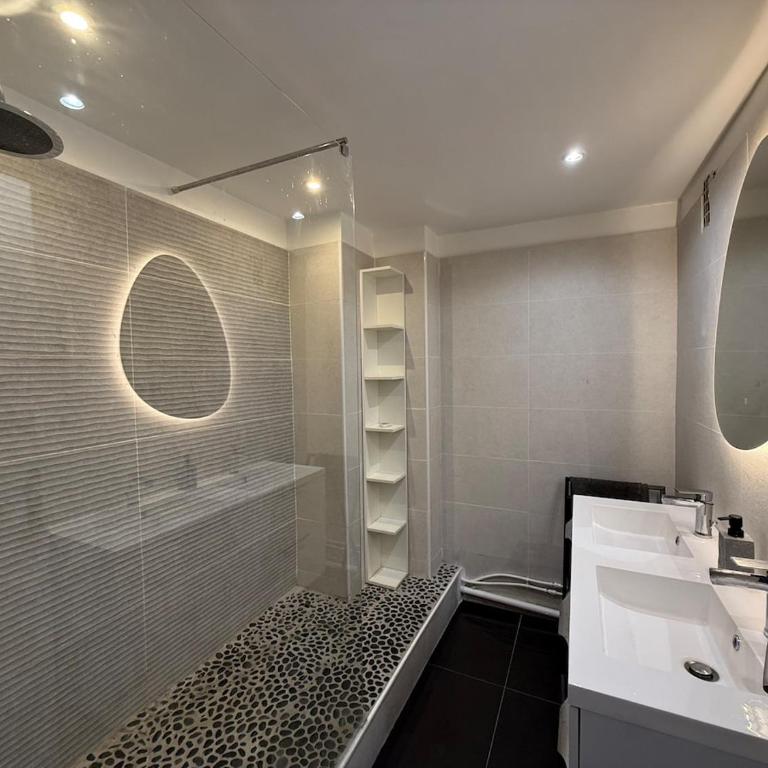 Air-conditioned, sleeps 8, St-Charles, Wi-Fi - Appartement 3 Chambres - 5