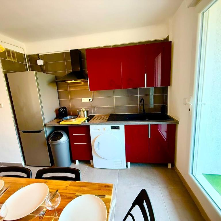 Air-conditioned, sleeps 8, St-Charles, Wi-Fi - Appartement 3 Chambres - 14