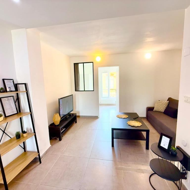 Air-conditioned, sleeps 8, St-Charles, Wi-Fi - Appartement 3 Chambres - 17