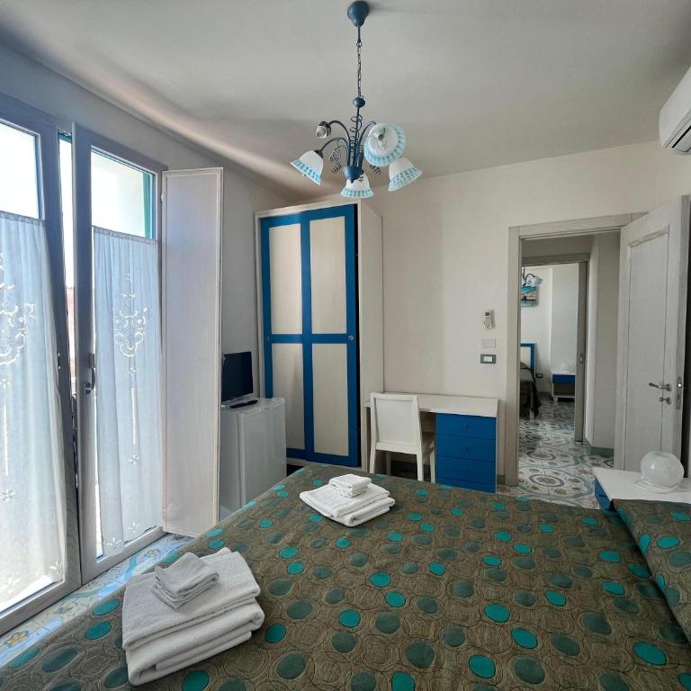 Camere Borgo - Quadruple Room with Private Bathroom - 13