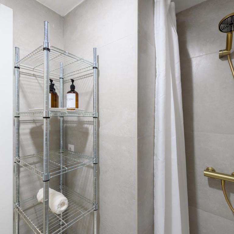 PVB40 - Loft creativo con barra y estilo único moderno - Apartamento de 1 dormitorio - 15