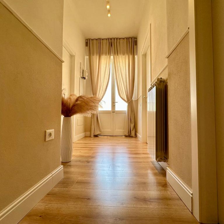 Domoi Property Apartment - Three-Bedroom Apartment with Balcony - 3