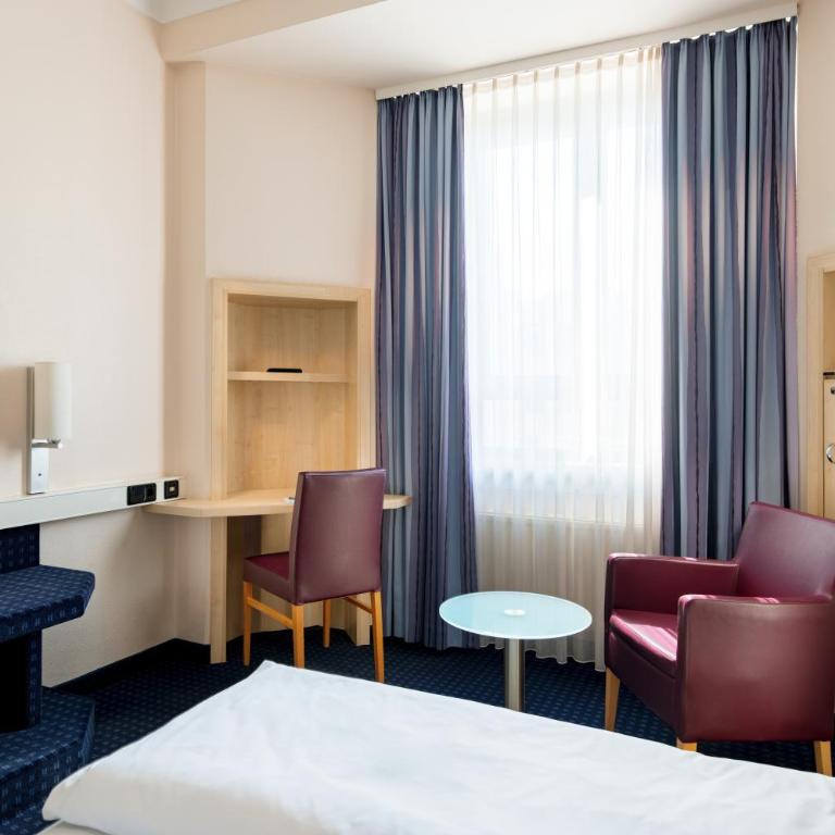 Rugs Hotel Augsburg, Trademark Collection by Wyndham - Zweibettzimmer mit Dusche - 2