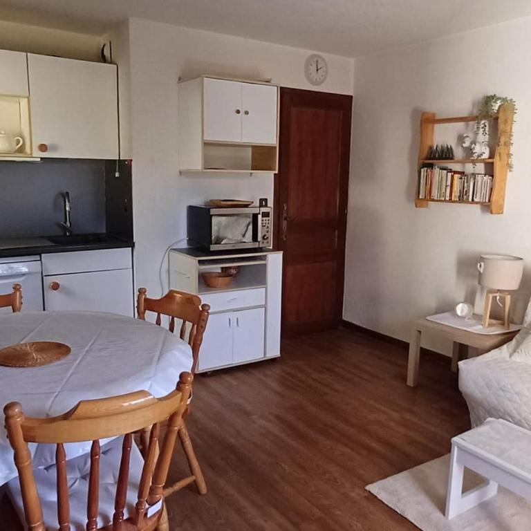 Appartement 2 Pièces, 5 Pers, Proche Télésiège, Balcon - FR-1-676-64 - Appartement - 10