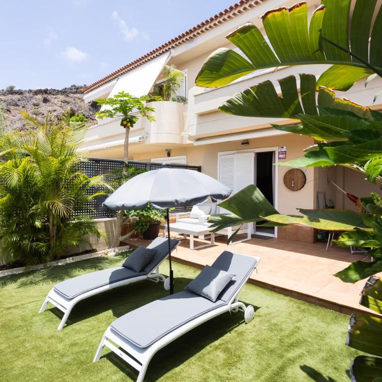 Home2Book Relaxing Stay with Terrace & Pool - Two-Bedroom Apartment - 1