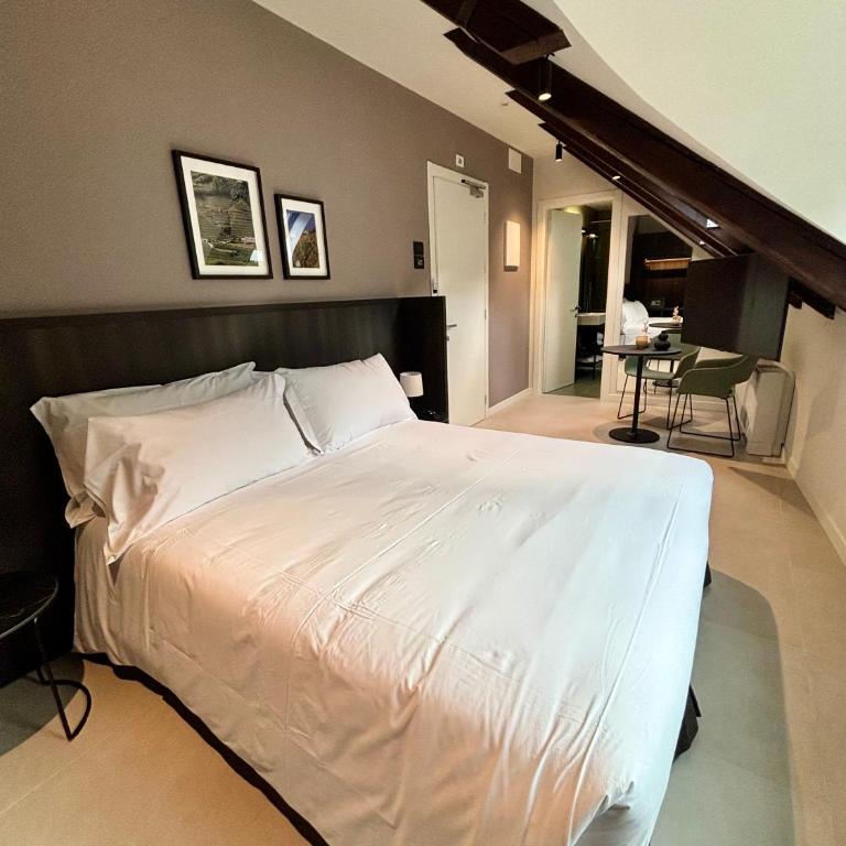 Hotel Stelvio Tirano - Superior Double or Twin Room with City View - 4