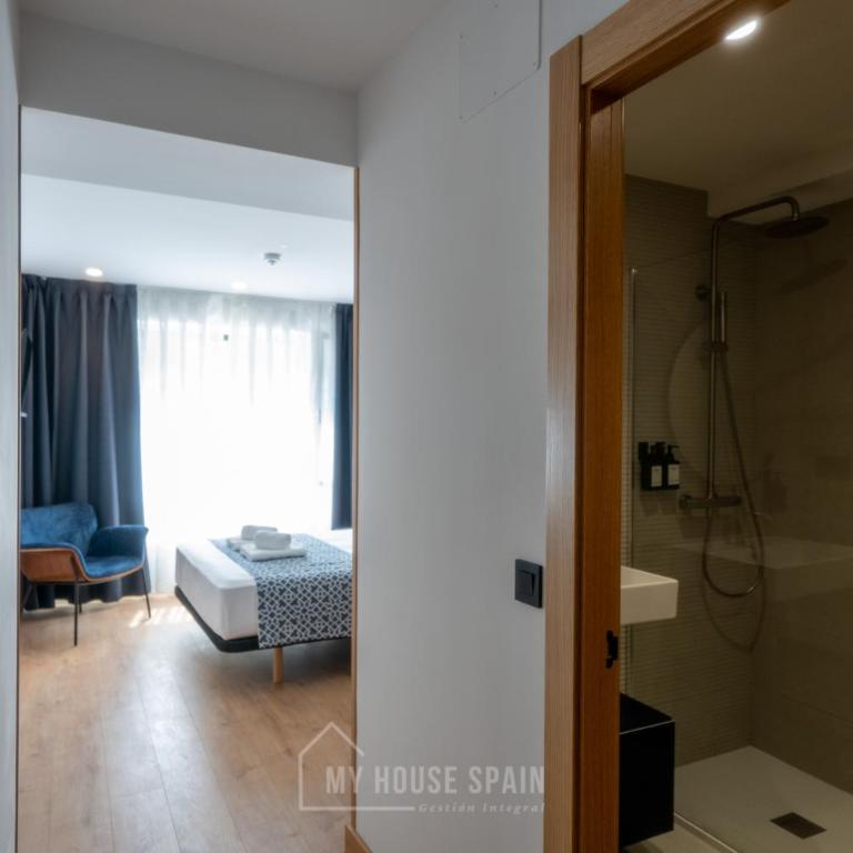 Hotel Central by MyHouseSpain - Habitación Doble - 7
