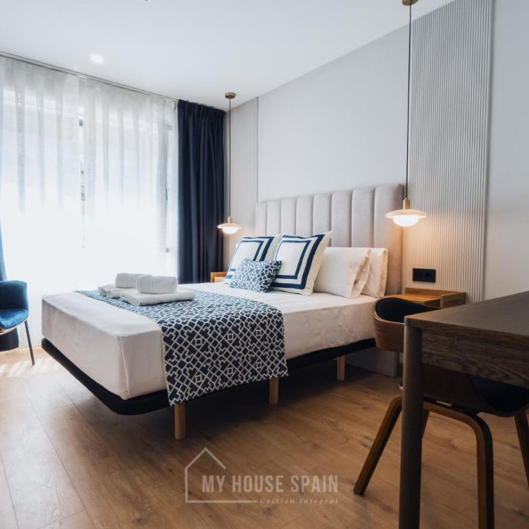 Hotel Central by MyHouseSpain - Habitación Doble - 4
