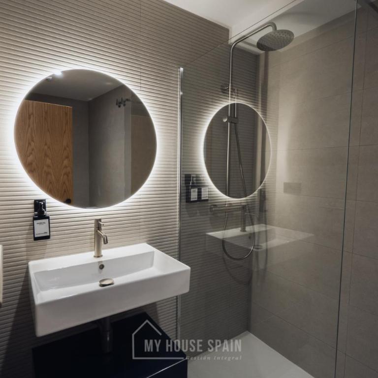 Hotel Central by MyHouseSpain - Habitación Doble - 3