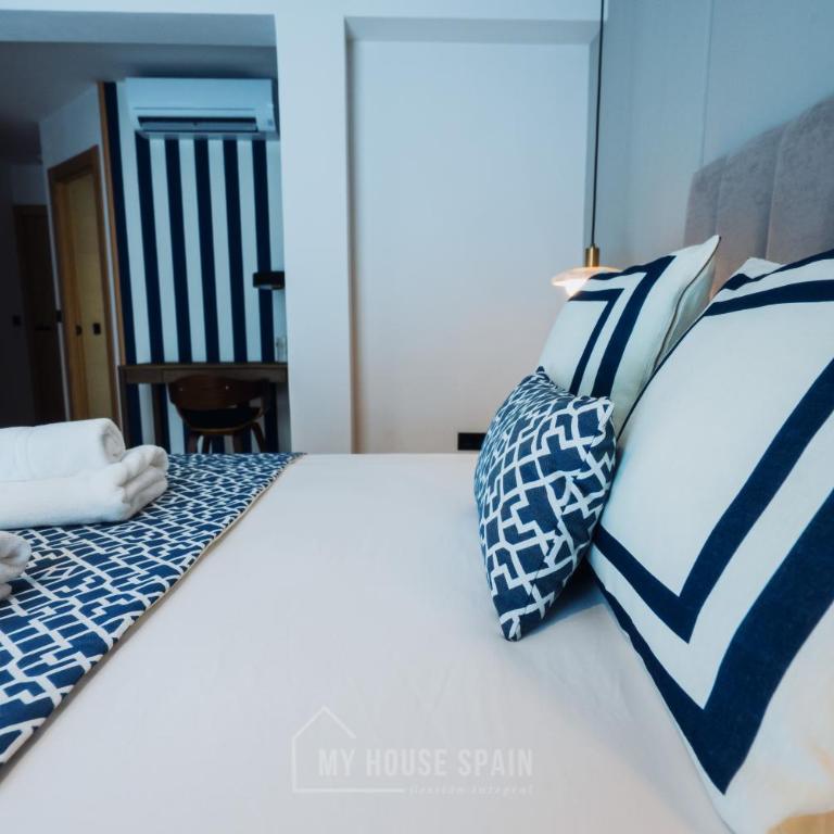 Hotel Central by MyHouseSpain - Habitación Doble - 3