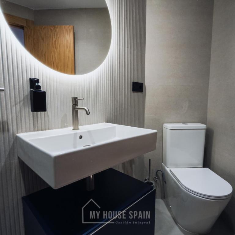 Hotel Central by MyHouseSpain - Habitación Doble - 5