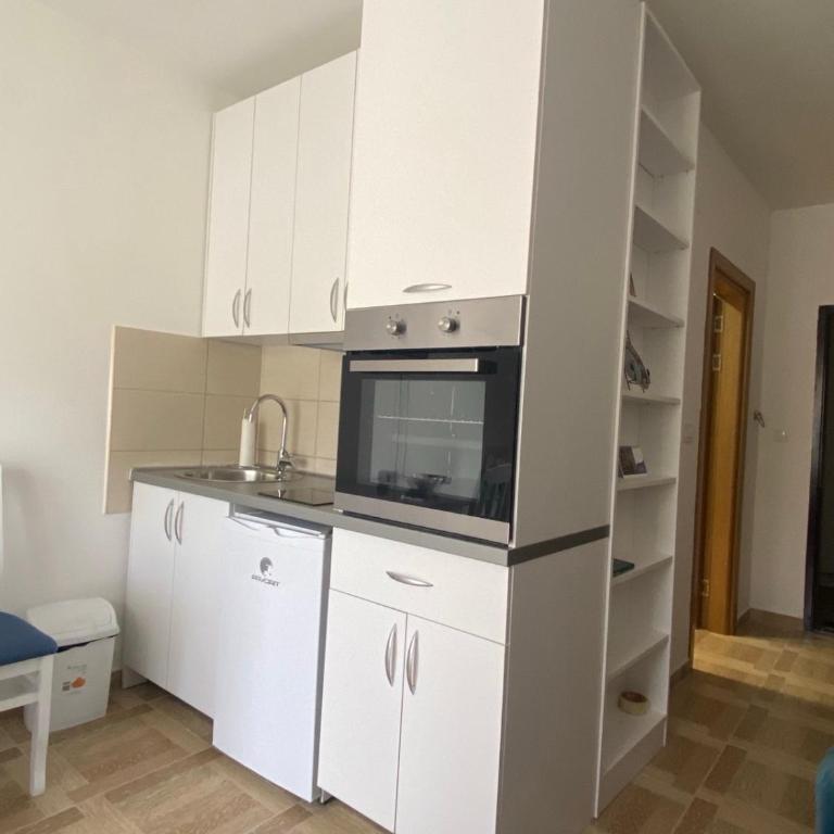 Blue Horizon Apartment in Becici - Studio sa Balkonom - 10